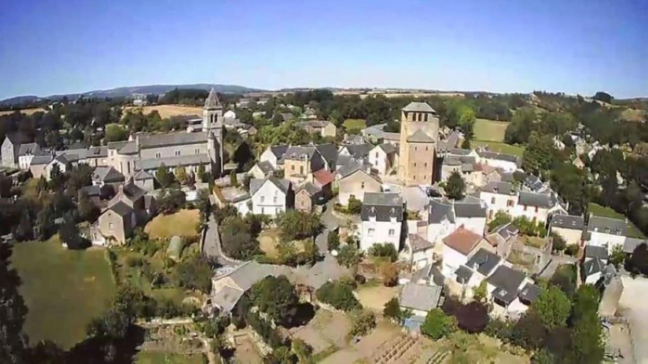 Le Gite De La Vieille Eglise De Coussergues Exterior foto